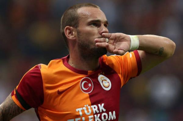 Orta sahay kalabalk tutarak sonuca gitmeyi planlayan teknik direktr Fatih Terim, iyileen Seluk nan'n yan sra son mata oynatmayarak dinlendirdii Wesley Sneijder' da sahaya srecek.