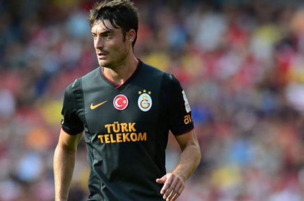 Terim'in ligde grev vermedii Riera'y da 11'de oynatarak, srpriz yapaca konuuluyor.