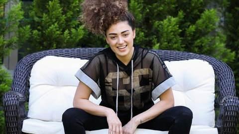 Nihayetinle polis eliinde karakola gittik. Hem ben hem de yardmcm bu 4 kiiden ikayeti olduk. Yaanan tm olaylara CIP alanlar ahit oldu zaten." diyerek szlerini srdrd.