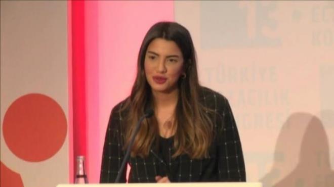 Umresini tamamlayan ztrk, sosyal medya hesab zerinden paylam yapmay ihmal etmedi.