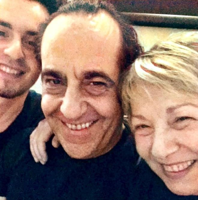 "BUNDAN SONRASI SENSZ BR KARA DELK"    "Gen ruhlarmz birbirine olan sevgisini yitirmeden birlikte yalanacaz bu dnyada sanyordum. Bundan sonras sensiz bir kara delik. Seni bu boyuttan uurladk. Artk baka bir boyutta; hep olduun gibi hi bir varl incitmeden akacaksn."