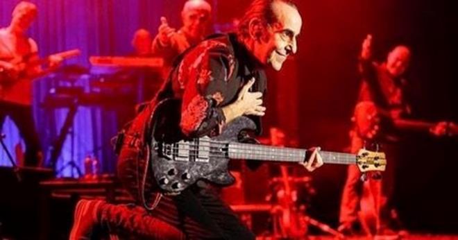 Aysun Aslan Uur, ei zkan Uur'un vefatndan gnler sonra acsn takipileriyle paylat.