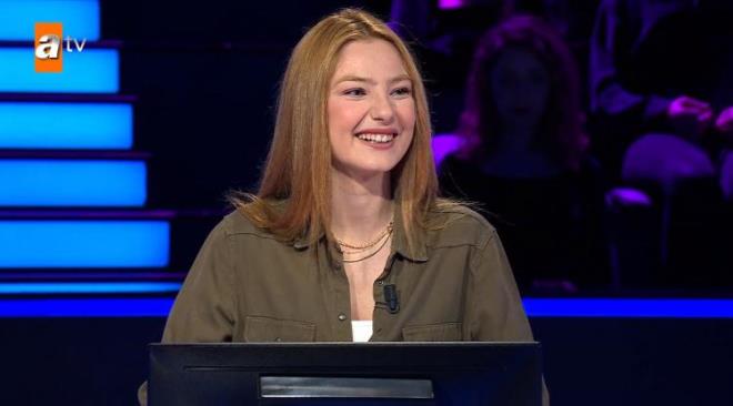 Son olarak getiimiz akam yeni blmyle ekranlara gelen yarmaya Tp Fakltesi rencisi Zeynep Sla Vural'n performans damga vurdu.