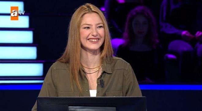 Soruya yanl yant vermesiyle birlikte elenen yarmacnn "Doru yant insan ksayd rezil olurdum" szleri Kenan mirzalolu'nu gldrd.