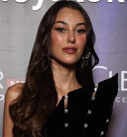 Bylelikle estetik iddialarn yalanlad sylenilen Deniz'in sosyal medya hesab zerinden yapt son paylam "estetik iddialar doruymu" yorumunda bulundu.