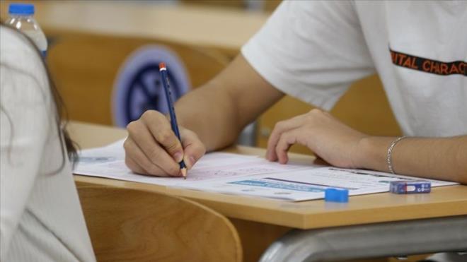 8- YKS tercihleri iin danmanlk nasl alnr?  <br>  Milli Eitim Bakanl (MEB), YKS sonularna gre tercih yapacak rencilere 27 Temmuz'dan itibaren 81 ilde rehber retmenler tarafndan danmanlk verilecek.    Adaylarn, ortaretim kurumlarnda tercih komisyonlarnda grev alan rehber retmen ve psikolojik danmanlardan ya da Rehberlik Aratrma Merkezlerinde (RAM) oluturulan tercih danmanl komisyonlarndan destek alarak tercihlerini oluturmalar yerinde olacak.    Ayrca tercih yapacak renciler iin, niversiteler tercih fuarlar dzenleyecek.