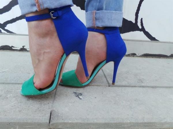 <p><b>Her gn topuklu ayakkab giymek zorunda deilsiniz. </b></p>  Ayak salnz da gzelliiniz kadar nemli.