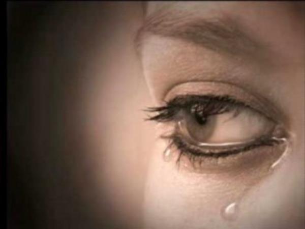 <p><b>Gzyanz silah olarak kullanmayn</b></p>    Kadnn alamas erkei yumuatr, hibir erkek gzyana dayanamaz. Ama gzyann gcn bir silah olarak kullanmaya balarsanz, masumiyeti kalmaz ve erkek bir sre sonra size kar duyarszlar.