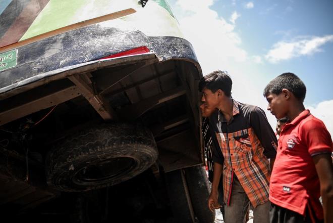 Kaza nedeniyle 53 kiinin de yaraland belirtildi.