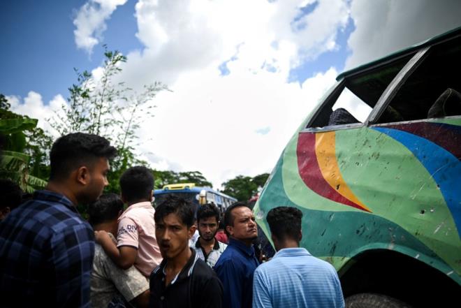 Kurtarma almalarn yrten dalglar gletten 17 ceset kard.