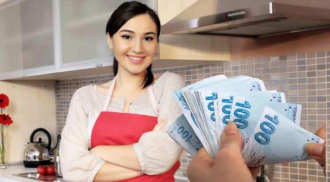 Cumhurbakan Recep Tayyip Erdoan ev kadnlarna ynelik mjdeyi duyurdu. Bakanlk bnyesinde yaplan demeler kapsamnda a ev kadnlarna 3 bin 700 TL deme yaplacak. Detaylar haberimizde...