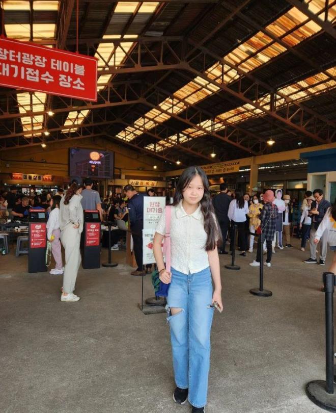 Trk hayranlarnnda yakndan takip ettii Seol'a birok sosyal medya kullancs 'Ne ara bu kadar bydn'' ve ''Zaman ok hzl geiyor'' gibi yorumlarda bulundu.