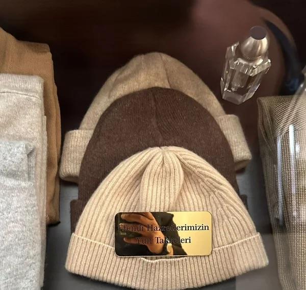 Cemaat iindeki blnme ve vefat eden eyhin oullar arasndaki liderlik mcadelesi srerken, bugn ise Erol?un kyafetlerinin sergilenmesi gndeme oturdu.