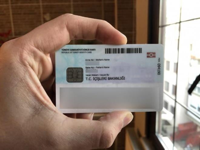 * T.C. Kimlik Kart, standart bir akll kartn sunduu btn gvenlik zelliklerini desteklemektedir. Kart ierisinde yer alacak elektronik veriler PIN ve PUK korumal olarak saklanacaktr.