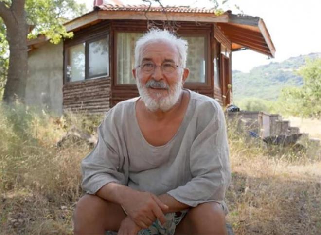 "Arkada 'Kenan abi seni nerdi. Tipin ok uygun. 'Filmde figran oynayacaksn' dedi. Her eye 'hayr' diyen adam, 'Git bu filmde oyna' demi. Ben de kabul ettim.