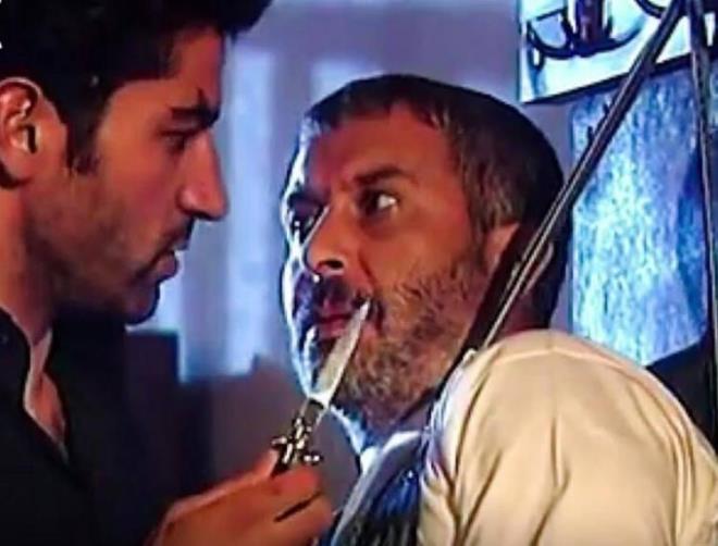 "Kenan Ik bir gn arad. 'Bir arkadam geldi, senin eve de yakn. Hemen yanna git' dedi. Grmeye gittim" diyen Ali Srmeli yaadklarn yle anlatt: