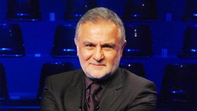 "Devlet tiyatrosunda Kenan Ik ynetmen. Ahmet Uurlu'nun, 'Yaar Yaamaz' oyununda 'Yaar' oynamasn bekliyoruz. Kenan Ik rol bana verdi. 1975'ten beni tanyan bir abi. 'u anda itibaren hibir televizyon dizisinde, sinemada seni grmeyeceim' dedi. Yaar Yaamaz balad, dller aldm, teklifler de geliyor. Yedi sene oynadm. Kenan abi sana salklar diliyorum. Gzn ap da bizi seyretmiyor olabilirsin ama sesim sana geliyordur abi" ifadelerini kulland.