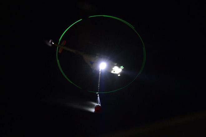 Helikopterler, alalp denizden aldklar suyu, yanan alanlara tayarak, sndrme almalarna destek verdi.    te yandan karadan da 73 arazz, 7 i makinesi, 654 personel ve itfaiye aralaryla mdahale edildii kaydedildi.