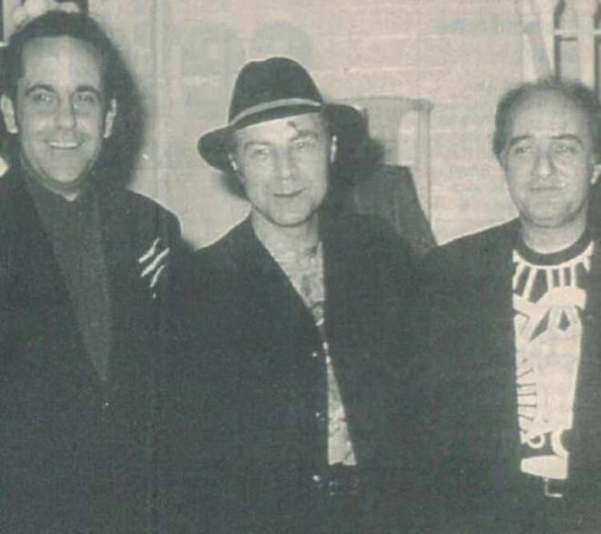 17 yandayd, ben de 22 tantmzda. Tantk ve bir daha hi ayrlmadk. Tam 52 yl. Hem i orta, hem dost karde olmak.