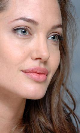<p><b>ANGELINA JOLIE</b></p>    Kkken kazbilimci olmak istiyordu ve bu yzden mumyalama eitimi ald. Jolie'nin bak koleksiyonu var.