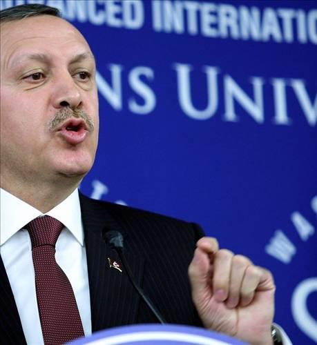 Babakan Recep Tayyip Erdoan, makas koleksiyonu yapyor. Yapt her altan sonra makas cebine koyuyor. Bir de sigara paketi topluyor ve gnlk tutuyor.