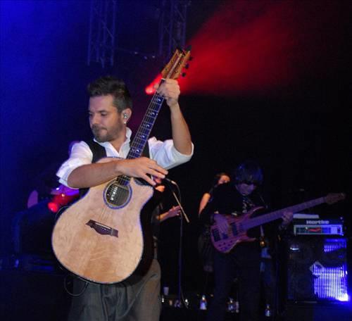 Kenan Doulu'nun en byk keyfi Play Station'da oynamak.