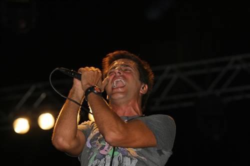 Yksek lisans tezini izgi roman zerine yapan popu Teoman, izgi roman biriktiriyor.