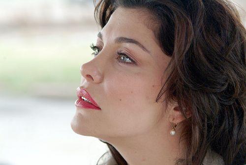 <p><b>Deniz Akkaya </b></p>  Manken ve oyuncu Deniz Akkaya, dostlar arasnda yakn arkadalarnn nemli gnlerini asla unutmamasyla nldr. Akkaya, arkadalarna zel gnlerinde mavi gl gnderiyor.