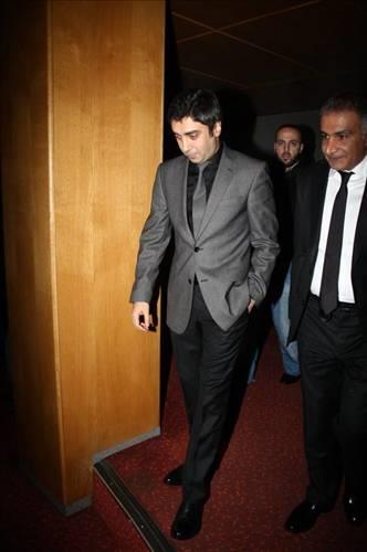 Necati amaz, ney flyor, ebru sanatyla ilgileniyor.