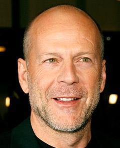 <p><b>BRUCE WILLIS</b></p>    2002'de Afganistan'daki askerlere gndermek iin pastaneden 12.000 kutu kurabiye ald.Yln yalnzca 2 ay ak olan pastane siparileri yetitirebilmek iin mesai yapt