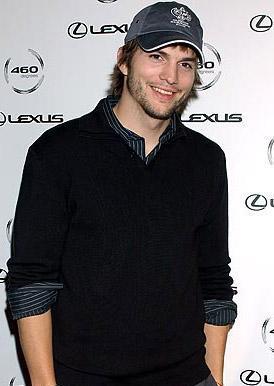 <p><b>ASHTON KUTCHER</b></p>    Kz kardelerinin kkken ona makyaj yaptn biliyor muydunuz. Evin k olmann bedeli bu olmal.