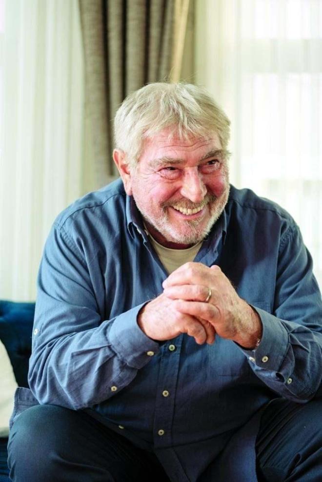 ehir Tiyatrolar'na uzun yllar emek veren ve mrnn her ann oyunculukla dolduran nl oyuncu, AKAM Cumartesi ekine samimi aklamalarda bulundu.