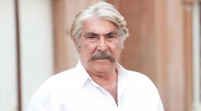 55 yldr Trk sinema ve dizilerine emek veren usta oyuncu Erdal zyaclar, baarl meslek hayat ve sektre dair merak edilenleri Akam Gazetesi'ne anlatt. Oyunculuun yetenekten ok bir zeka ii olduuna vurgu yapan zyaclar, "Konservatuvara alnacak renci IQ testine sokulmal." dedi.