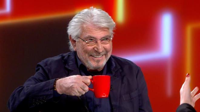 "OYUNCU ADAYLARINI IQ TESTNE SOKUN"    Oyuncunun egolarndan syrlarak eletiriye ak ve zeki olmas gerektiine iaret eden zyaclar, szlerini yle tamamlad:    "Doutan elbette baz eyler gelir ama sadece yetenei var diye hi almayan biri oyuncu olamaz. Byle insan dnyada ya be tanedir ya da 10. Bence yetenekten ok zek olacak bir oyuncuda. Konservatuvara alnacak talebeyi, IQ testine sokun. Akl ok nemli. Bir oyuncu zeki olacak.