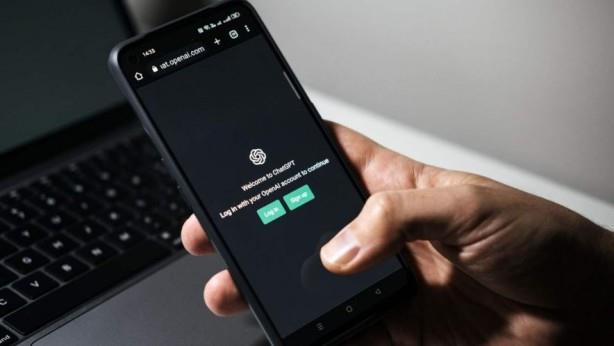 OpenAI tarafndan gelitirilen ve retken yapay zeka sistemlerini kullanclar ile buluturan ChatGPT?nin resmi Android uygulamas az nce Trk kullanclara sunuldu.