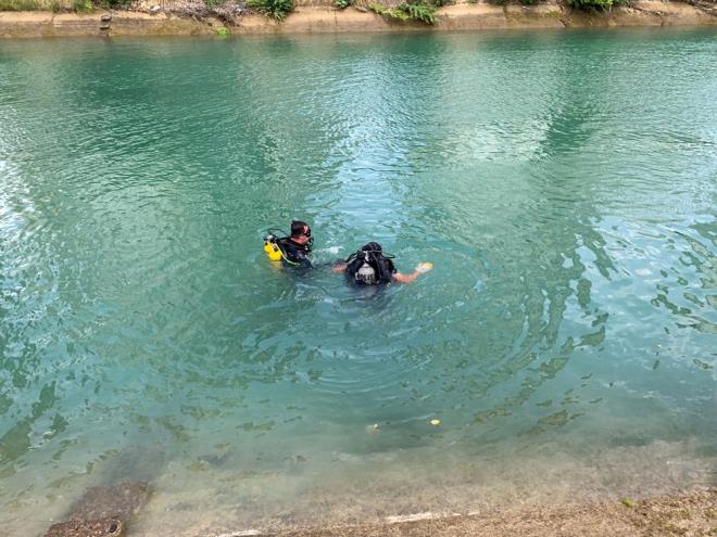 Anne Sultan etin, ?Kzm sen orada yzemezsin. Annem, sen yzmeyi bilmiyorsun.? diyerek feryat etti.