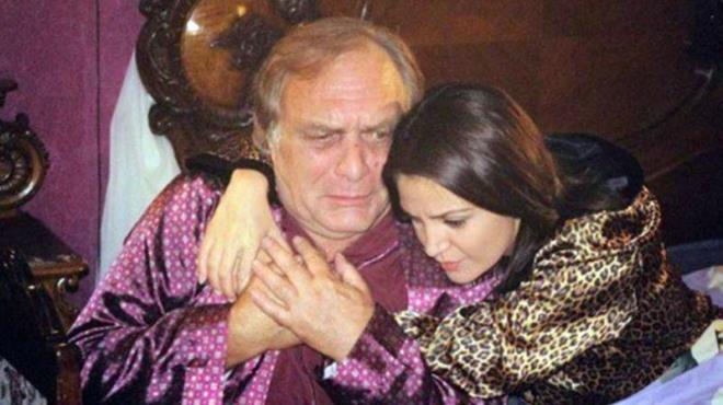 O isimlerden birisi de Laz Ziya'nn kz Meral. Meral'i oynayan oyuncu Mge Ulusoy yllar ierisindeki deiimiyle artyor.