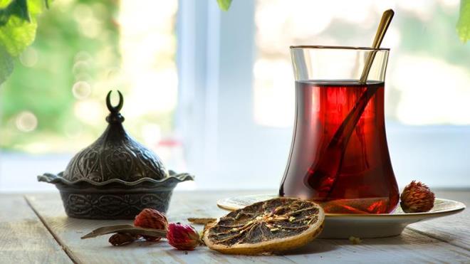 ay demleme ilemi teknik olarak basit gibi gzkse de lezzet asndan olduka farkl sonular ortaya kartabiliyor. Nitekim demlenen ayn tam kvamnda olmas ve adeta damaklardan silinmeyecek bir lezzet oluturmas iin demleme aamasndaki pf noktalara da dikkat edilmesi gerekiyor.