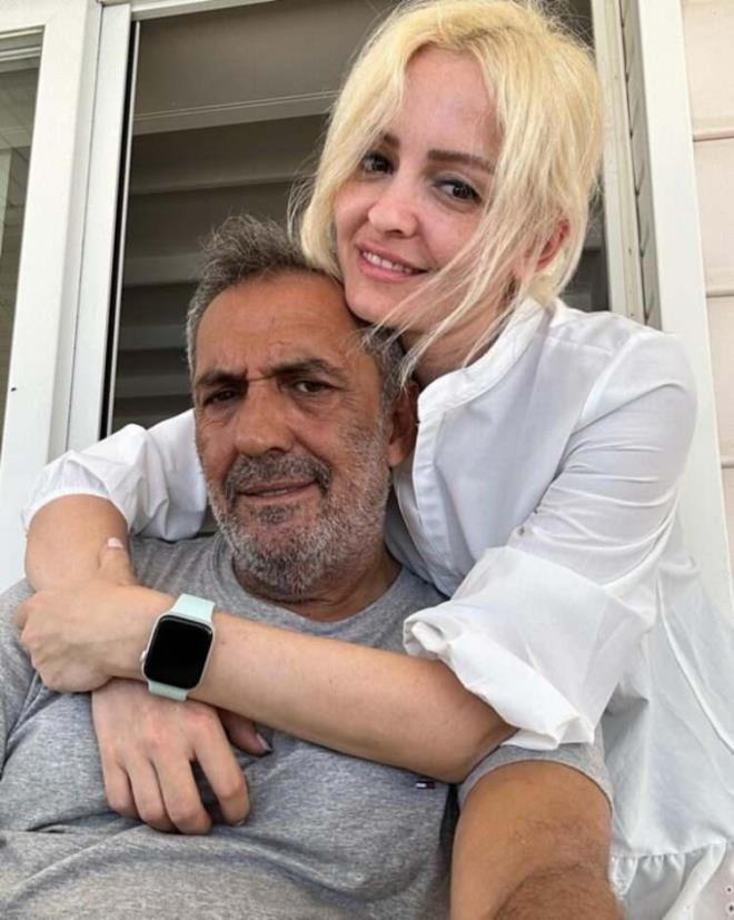 Usta sanatnn nianls ile ekilmi olan bu karesine birok sosyal medya kullancs "ok yakyorsunu", "Mutluluklar", "ok gzelsiniz", "Aknzdan yand ortalk" yorumunda bulundu.