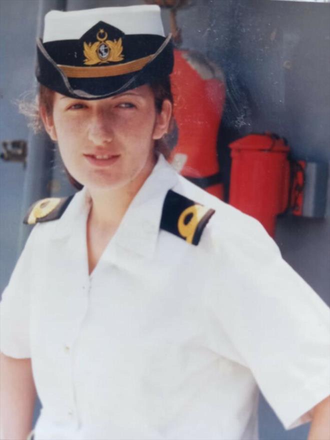 lk kadn amiral Gken Frat<p>    Deniz Kuvvetleri Komutanlnda Kurmay Albay Gken Frat, amirallie terfi etti.