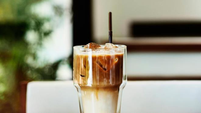 So�uk kahve tarifi i�in gerekli olan malzemeler toparland�ktan sonra, so�uk kahve tarifini haz�rlama a�amas�na ge�ilebilir. Nitekim so�uk kahve tarifinin haz�rlan��� hemen a�a��da yer almaktad�r.