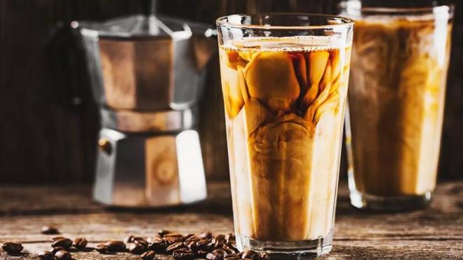 So�uk kahve tarifi birka� malzeme ile kolay bir �ekilde haz�rlanabiliyor. Nitekim so�uk kahve tarifi i�in gerekli olan malzemeler hemen a�a��da yer al�yor.