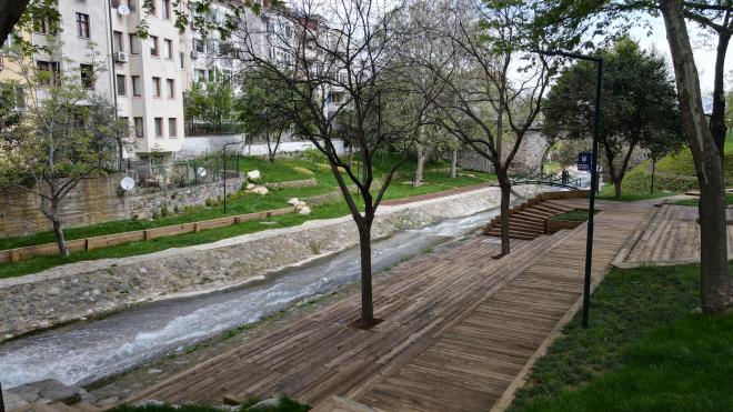 alma kapsamnda kurulan kamera sistemlerinin kontrolleri Bilgi lem Dairesi Bakanl tarafndan yaplrken, gvenlik ve zabta ekiplerinin 7 gn 24 saat kesintisiz denetimleri blge tamamen gvenli hale getirildi.