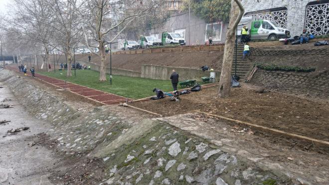 Trkiye?nin ad yeille anlan tek kenti olan Bursa?nn yeniden yeil kimliine kavumas iin Bursa Millet Bahesi, Vakf Bera Kent Park ve Gkdere Millet Bahesi gibi byk lekli projeleri kente kazandran Bykehir Belediyesi, mevcut yeil alanlar da Bursa?ya yakr hale getiriyor.