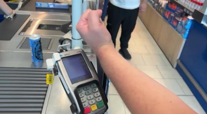 Confetti Temassz NFC ipleriyle czdanna veda ettiini syledi.