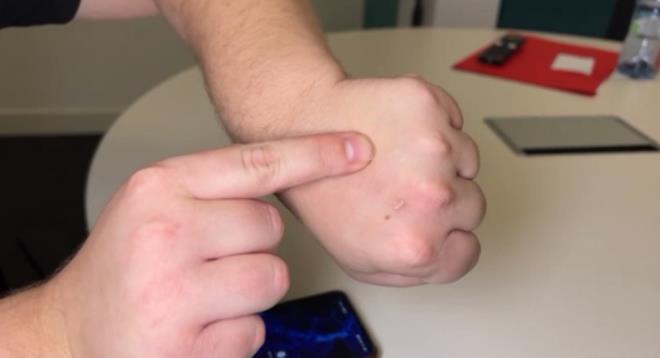 "ARTIK YANIMDA CZDAN TAIMIYORUM"    Confetti, "Temassz ip teknolojisi demelerde devrim niteliinde. Artk yanmda kimlik, czdan ya da kredi kart tamyorum." diye konutu.