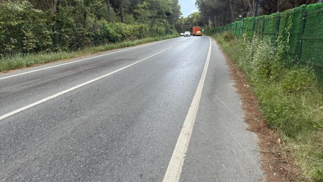 Saryer Baheky Orman Yolu?nda motosikletle seyreden 2 kiiye, pusu kurularak kalanikoflu saldr dzenlendi. Kanl saldrda motosikletteki 2 kii yaamn yitirdi.    Olay, saat 03.00 sralarnda Saryer Baheky Orman Yolu?nda meydana geldi. Edinilen bilgiye gre orman yolunda 10 AID 542 plakal motosikletle seyreden src Abdlmelik Ate ve akir Zana?nn n, mesire alan nnde pusu kurulan saldrganlar tarafndan kesildi.    Motosikletli iki kiiye, kalanikoflu ahslar tarafndan silahl saldr dzenlendi. Ate ve Zana?y kurun yamuruna tutan saldrganlar ardndan hzla uzaklaarak kayplara kart. Saldrnn ardndan motosiklet stndeki Ate ile Zana, yere ylrken, motosiklet ise yol kenarna savruldu.