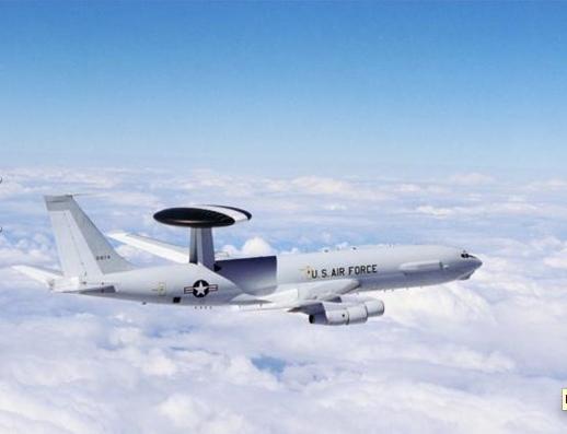 Boeing tarafndan retilen Havadan Uyar ve Kontrol Sistemleri (Airborne Warning and Control Systems - AWACS) ABD tarafndan standart erken uyar ua olarak kullanlyor.