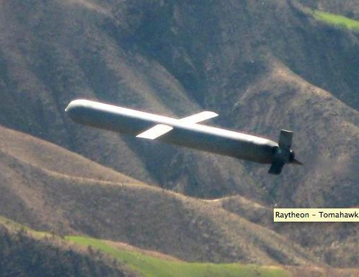 Raytheon firmas tarafndan retilen Tomahawk fzeleri gerekli hallerde saatlerce havada kalabiliyor.