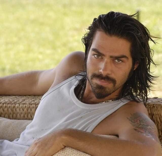 Arka Sokaklar dizisinde Murat karakteri ile gnlleri fetheden Uur Pekta uzun sredir gzlerden uzak yayor.